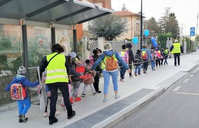 Pedibus: raddoppiano le linee per la scuola primaria IV Novembre