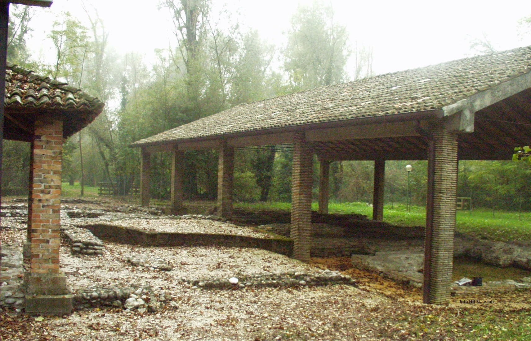 foto  Coperture a protezione della villa romana