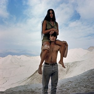 Mark Frechette e Daria Halprin durante le riprese di Zabriskie Point di Michelangelo Antonioni, California, USA, 1968 ©Bruce Davidson/Magnum Photos/Contrasto