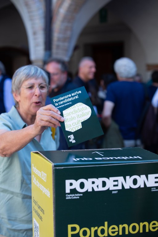 foto partecipanti ai tavoli di lavoro